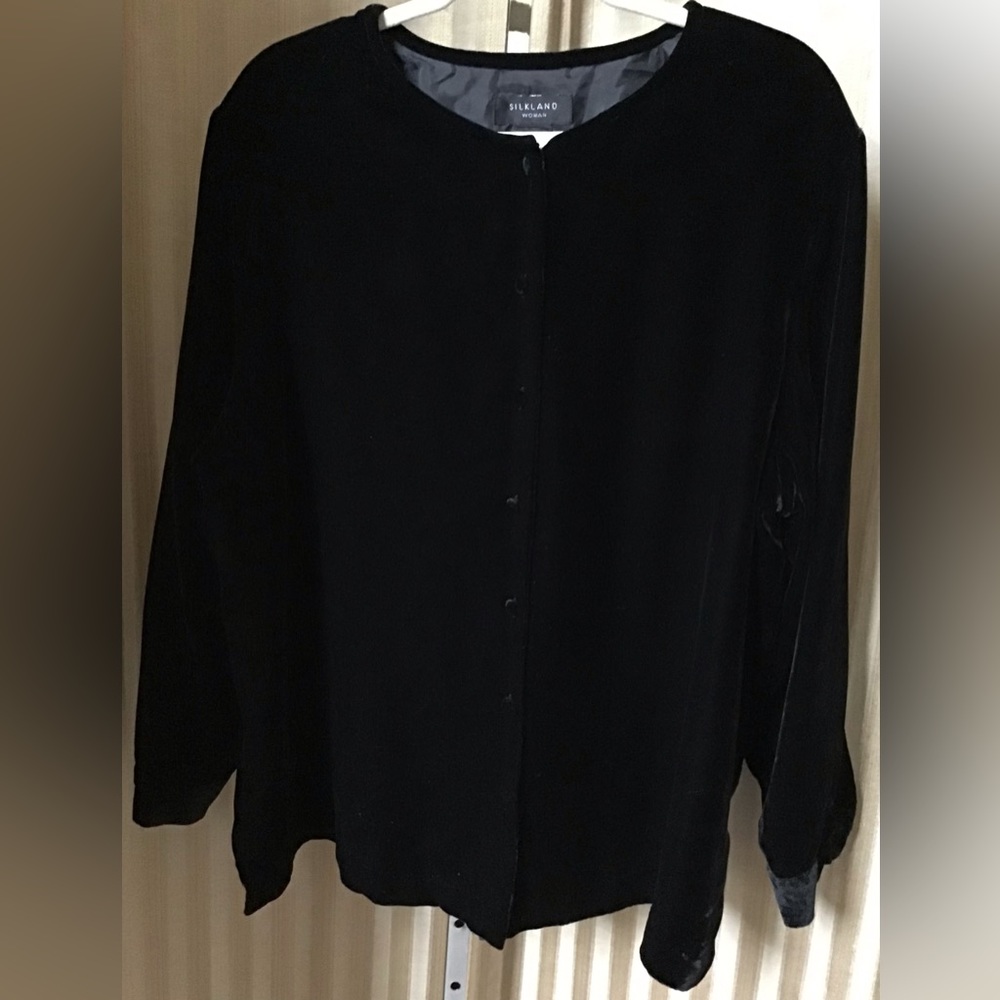 SilkLand Velvet button front jacket